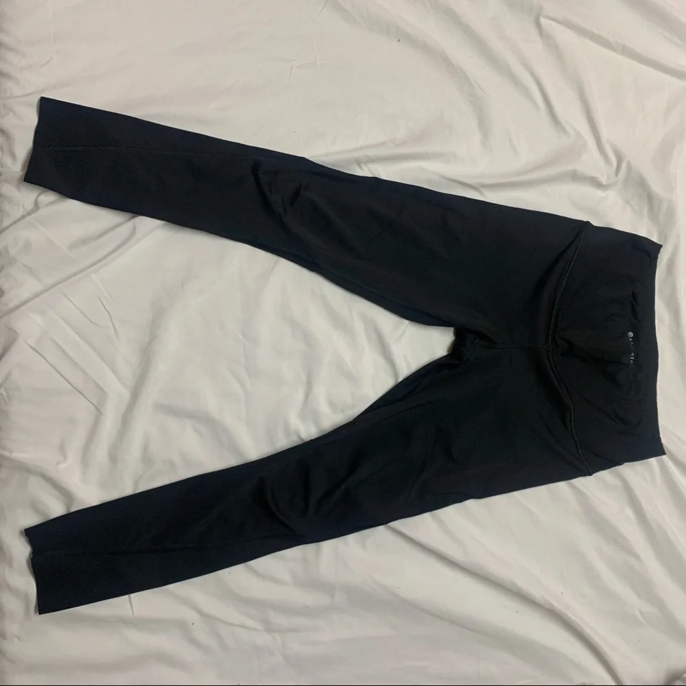 LAST CHANCE athleta challenge 7/8 tight - XS petite - Picture 2 of 8